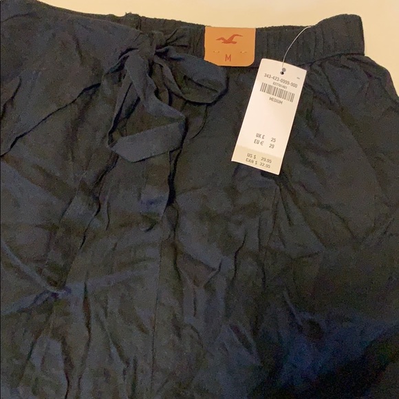 HOLLISTER SKIRT NWT - Picture 2 of 2